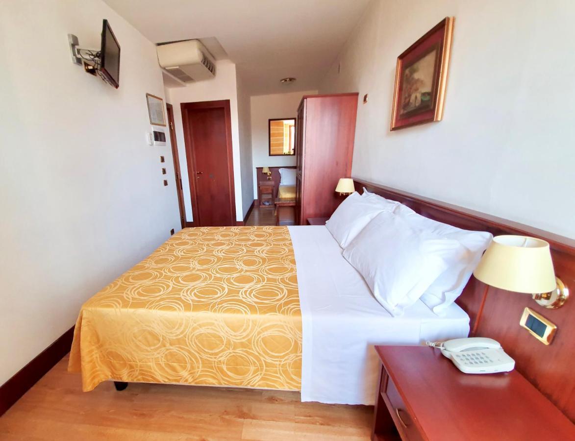 Hotel Aurora Verona Bagian luar foto